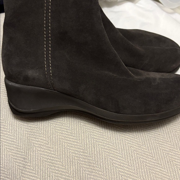 NEW La CANADIENNE Black Women's Winter Wedge Boots - Picture 2 of 2